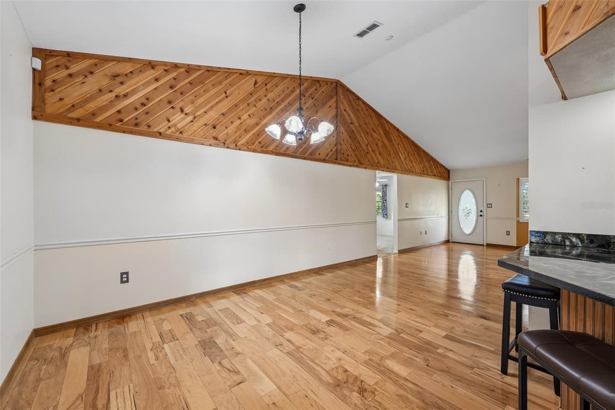 204 JEFFERSON DRIVE — photo 14 of 42