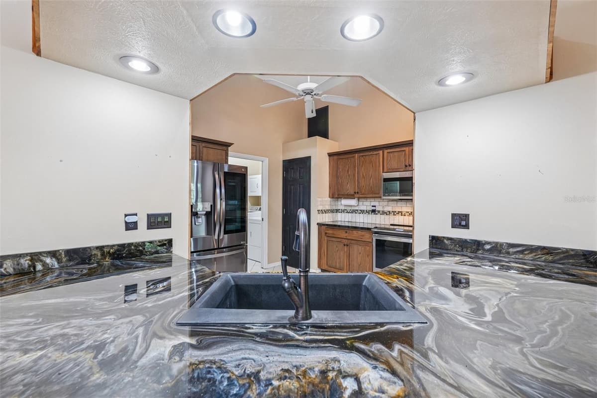 204 JEFFERSON DRIVE — photo 15 of 42