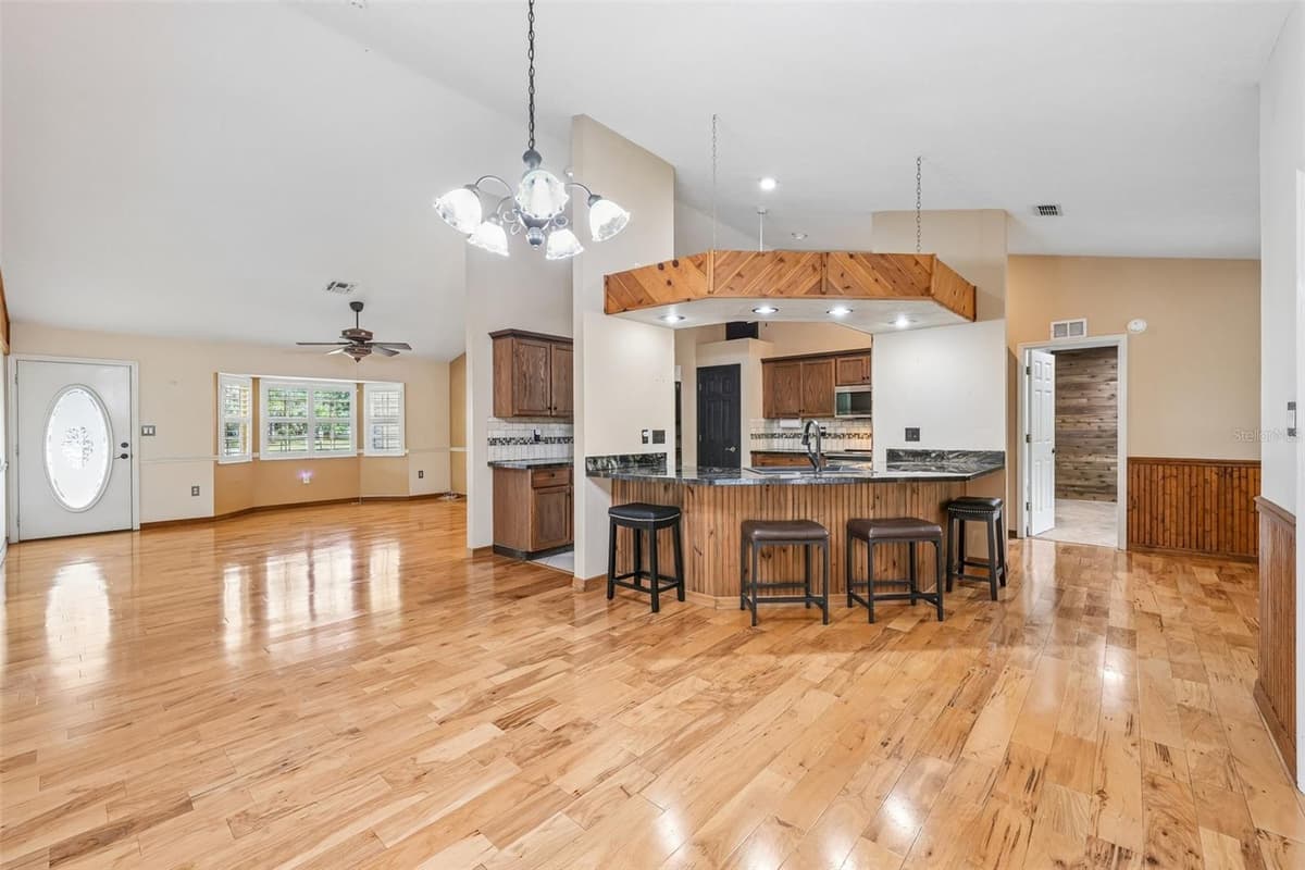 204 JEFFERSON DRIVE — photo 13 of 42