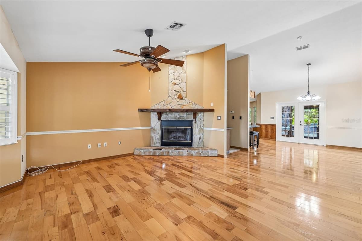 204 JEFFERSON DRIVE — photo 9 of 42