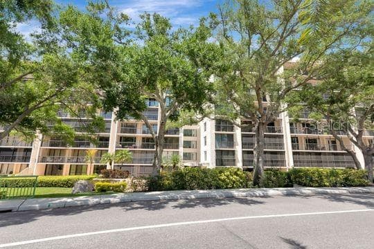 220 BELLEVIEW BOULEVARD — photo 36 of 37