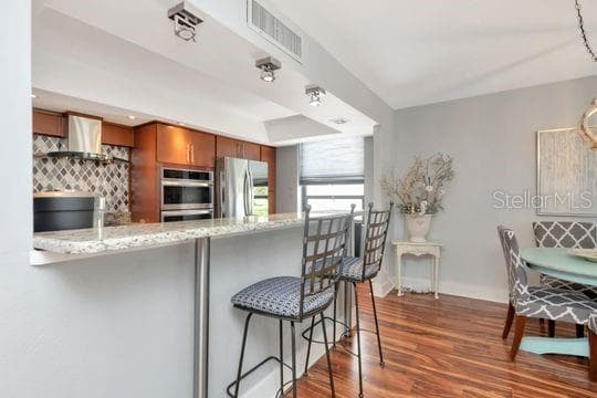 220 BELLEVIEW BOULEVARD — photo 6 of 37
