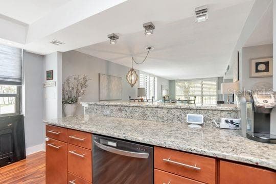 220 BELLEVIEW BOULEVARD — photo 9 of 37