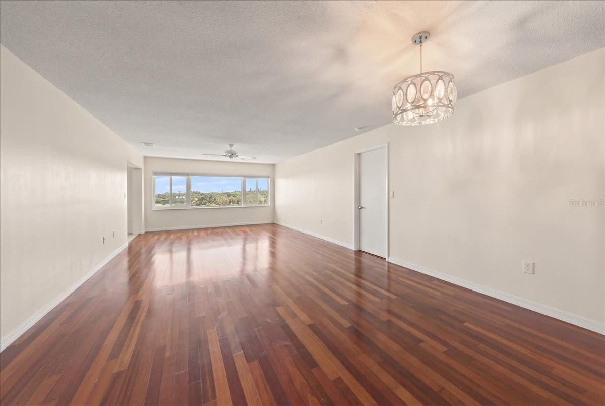 100 BLUFF VIEW DRIVE — photo 12 of 40