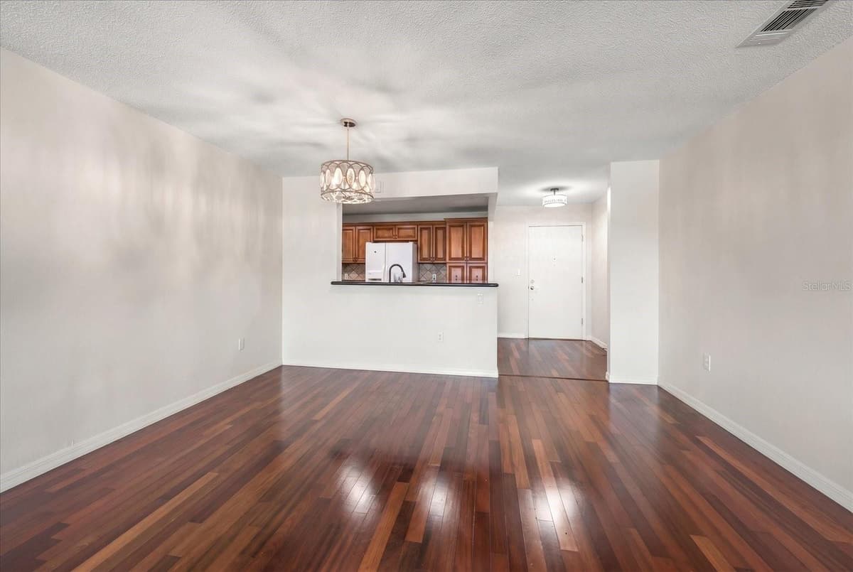 100 BLUFF VIEW DRIVE — photo 11 of 40