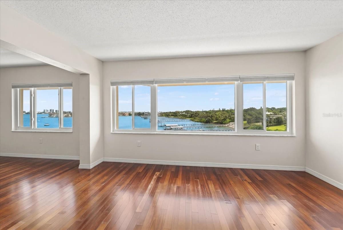 100 BLUFF VIEW DRIVE — photo 10 of 40