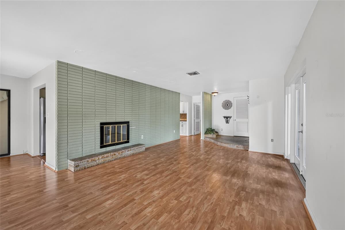 5216 SYDNEY ROAD — photo 14 of 68