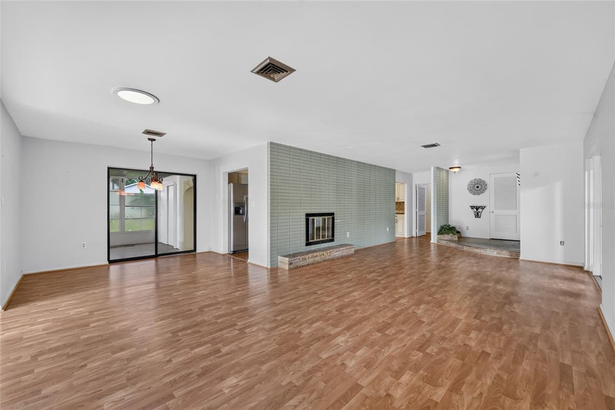 5216 SYDNEY ROAD — photo 11 of 68