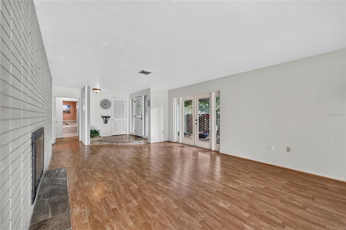 5216 SYDNEY ROAD — photo 15 of 68