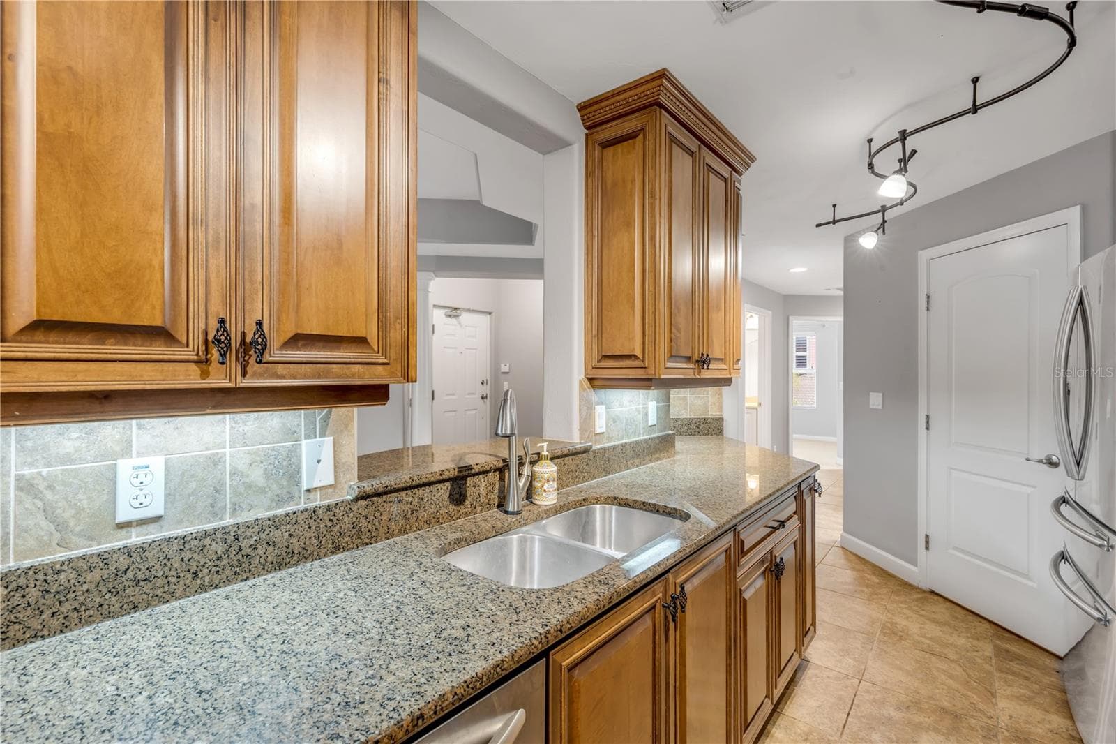 424 LUNA BELLA LANE — photo 15 of 61
