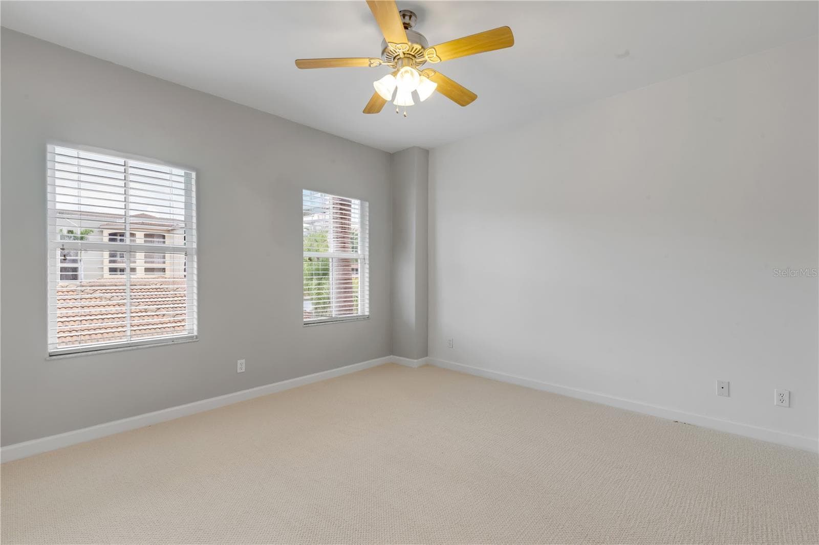 424 LUNA BELLA LANE — photo 30 of 61