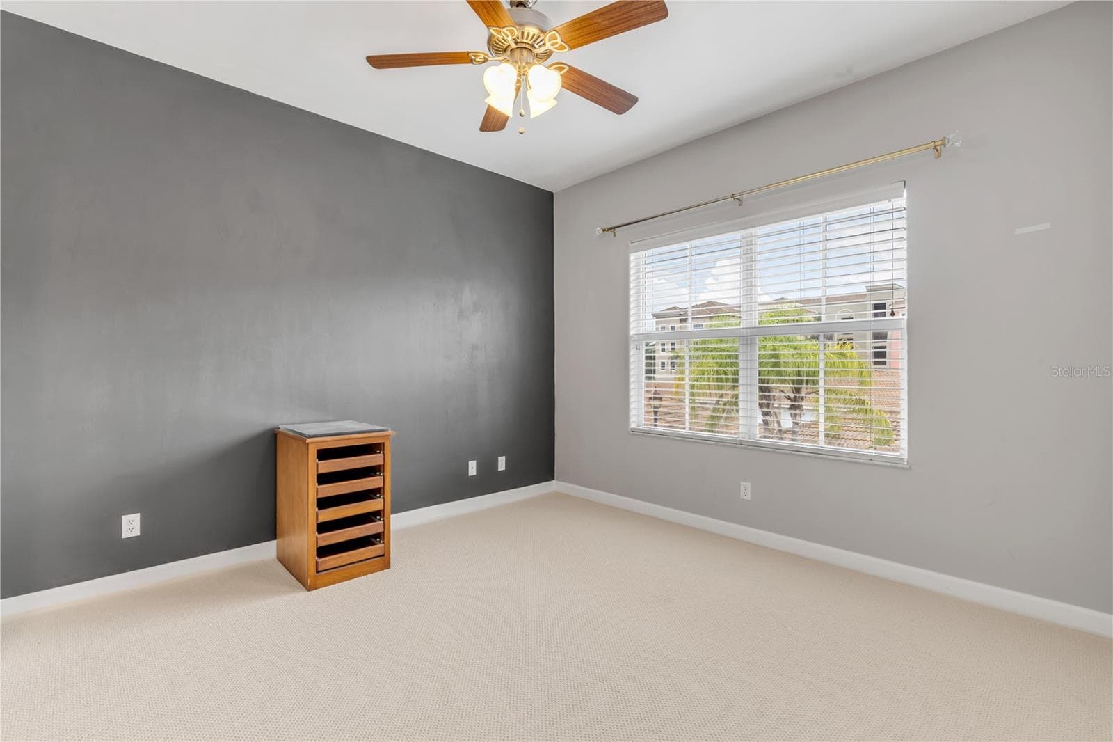 424 LUNA BELLA LANE — photo 32 of 61