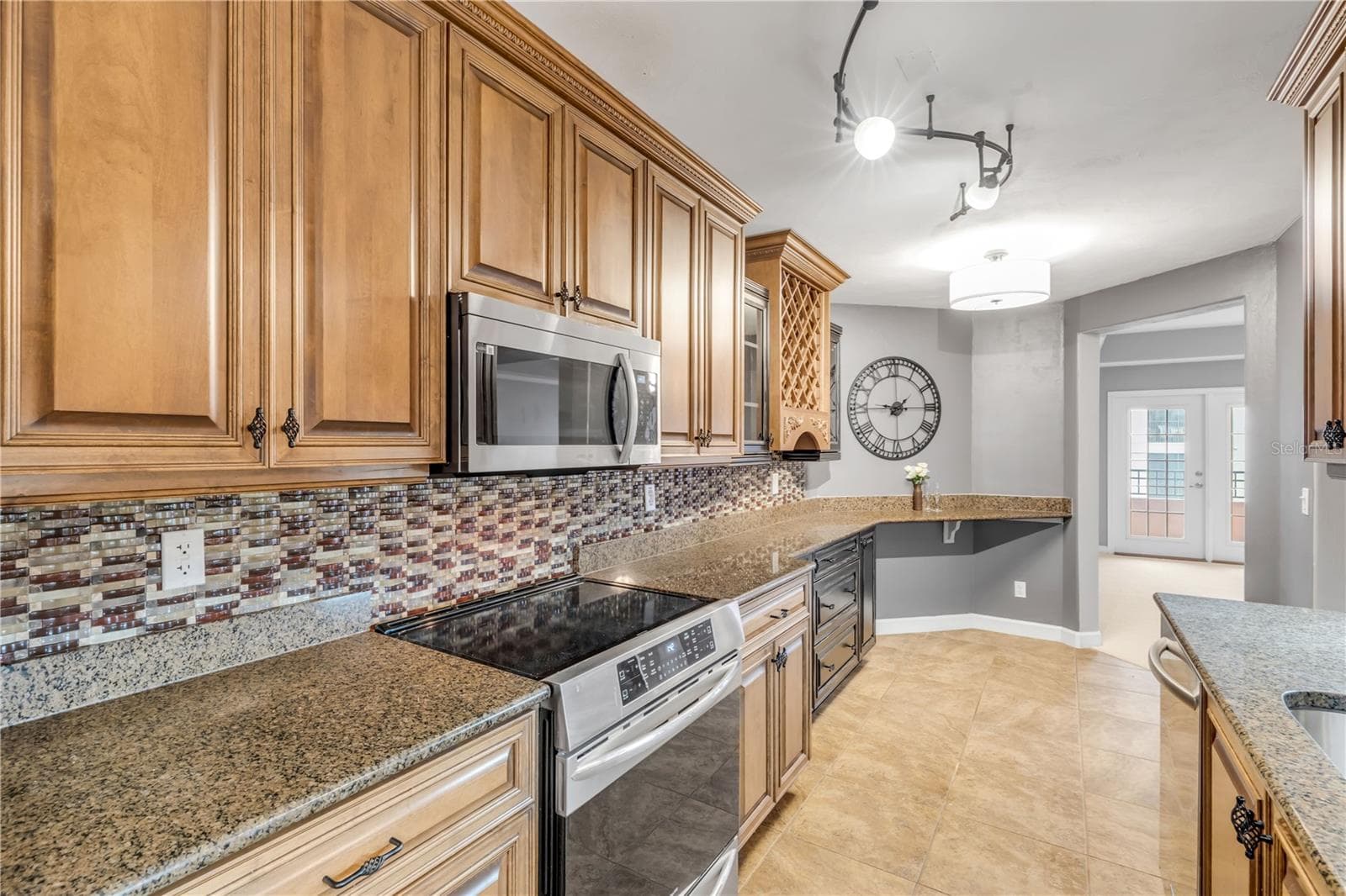 424 LUNA BELLA LANE — photo 4 of 61