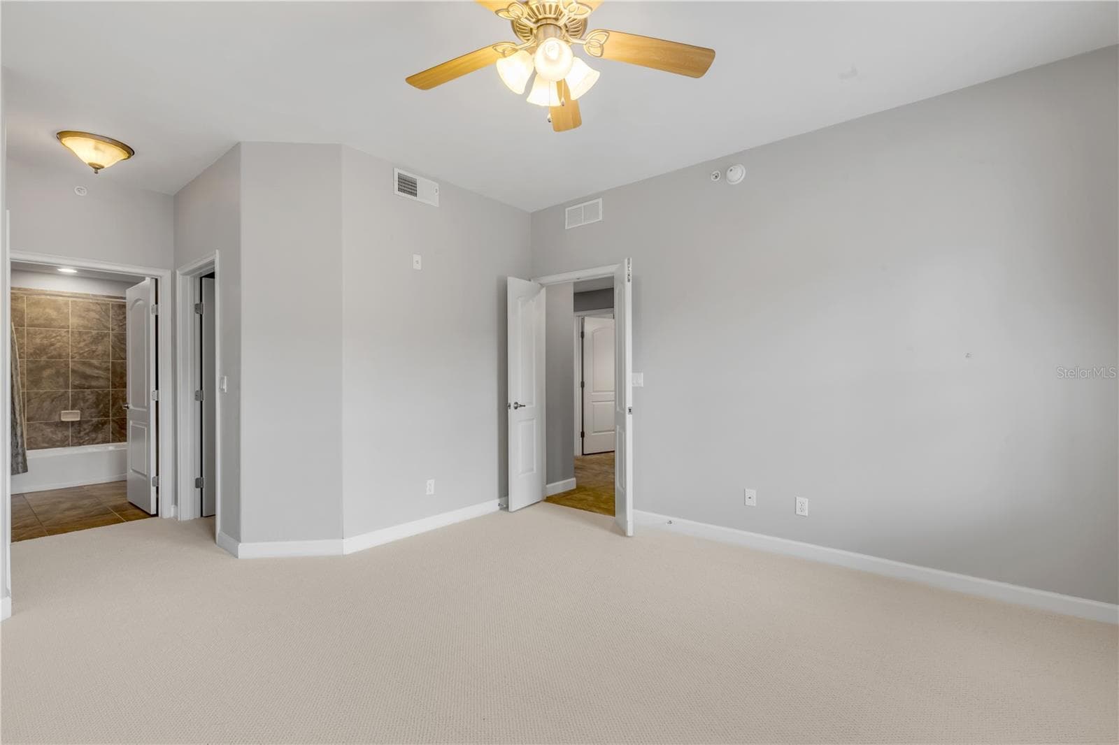 424 LUNA BELLA LANE — photo 34 of 61