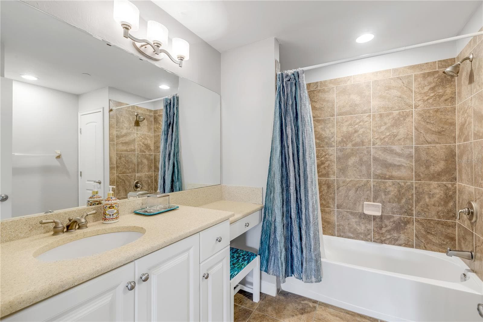 424 LUNA BELLA LANE — photo 36 of 61