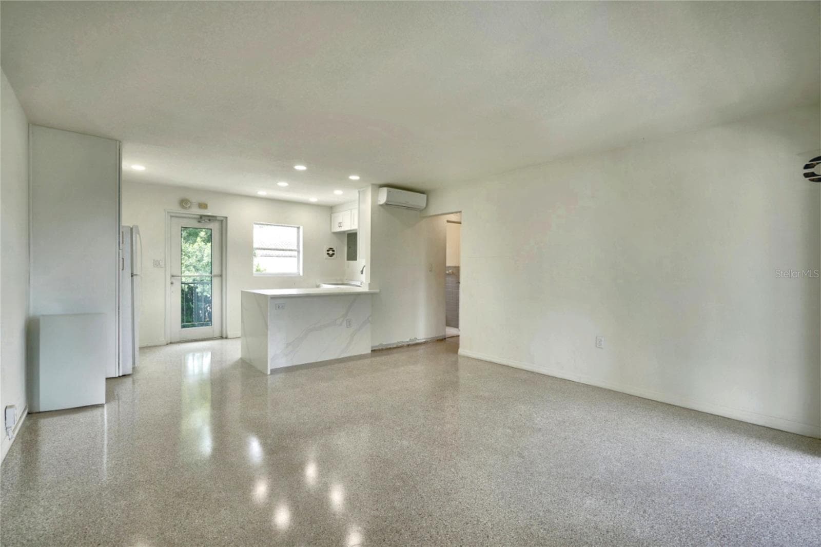 151 ORLANDO AVENUE — photo 8 of 31