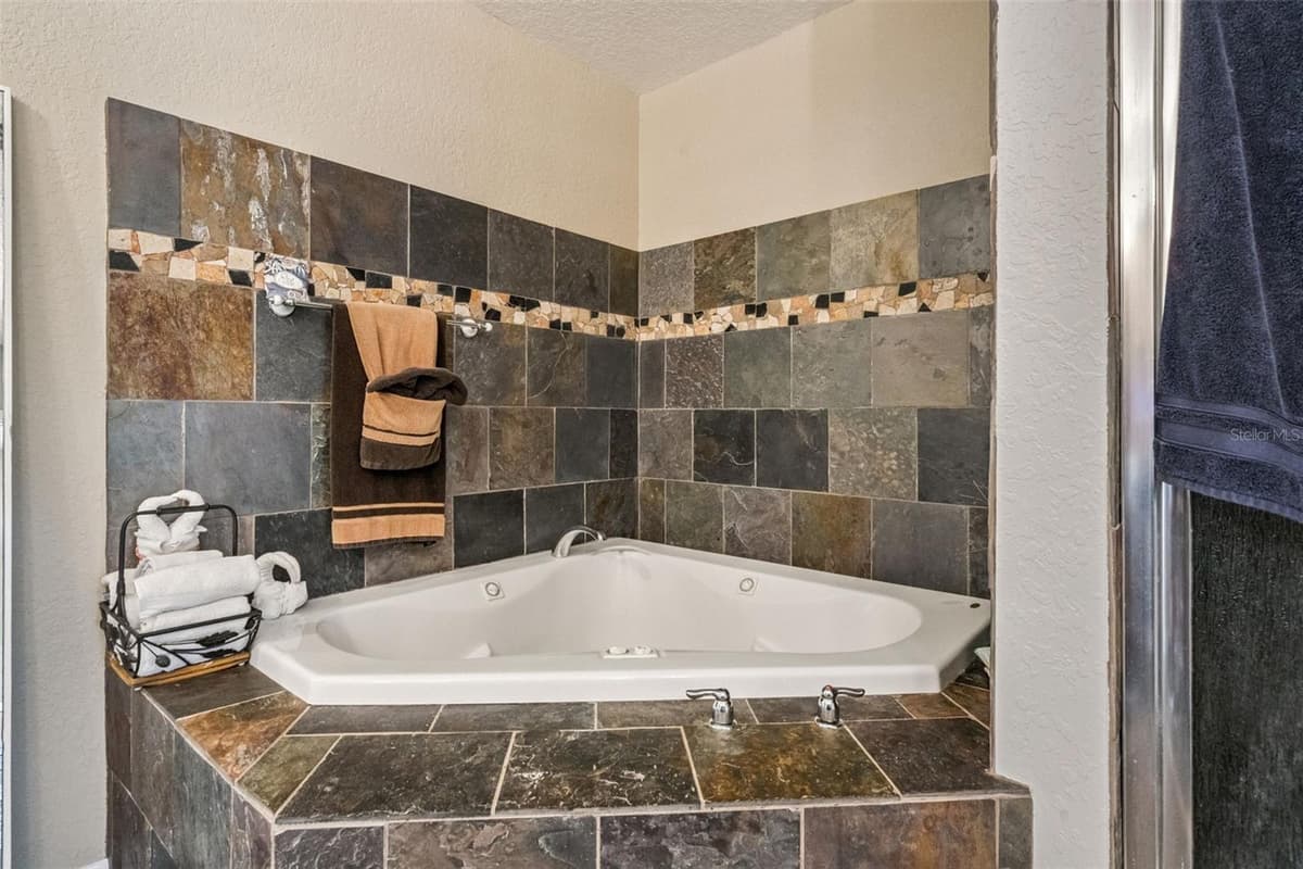 5825 LAKE LIZZIE DRIVE — photo 39 of 72