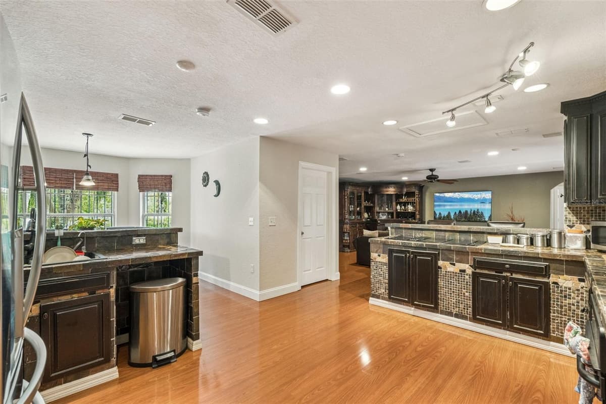 5825 LAKE LIZZIE DRIVE — photo 14 of 72