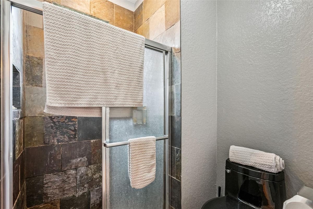 5825 LAKE LIZZIE DRIVE — photo 36 of 72