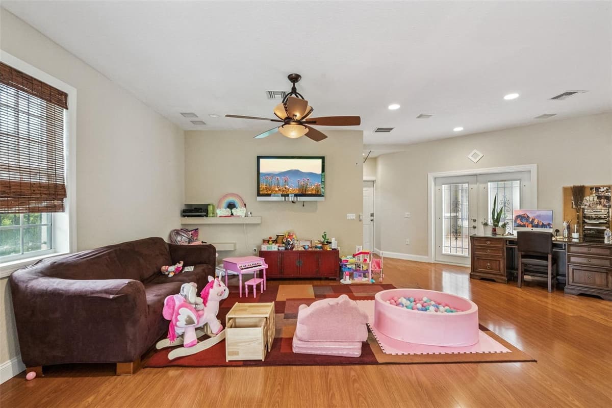 5825 LAKE LIZZIE DRIVE — photo 11 of 72