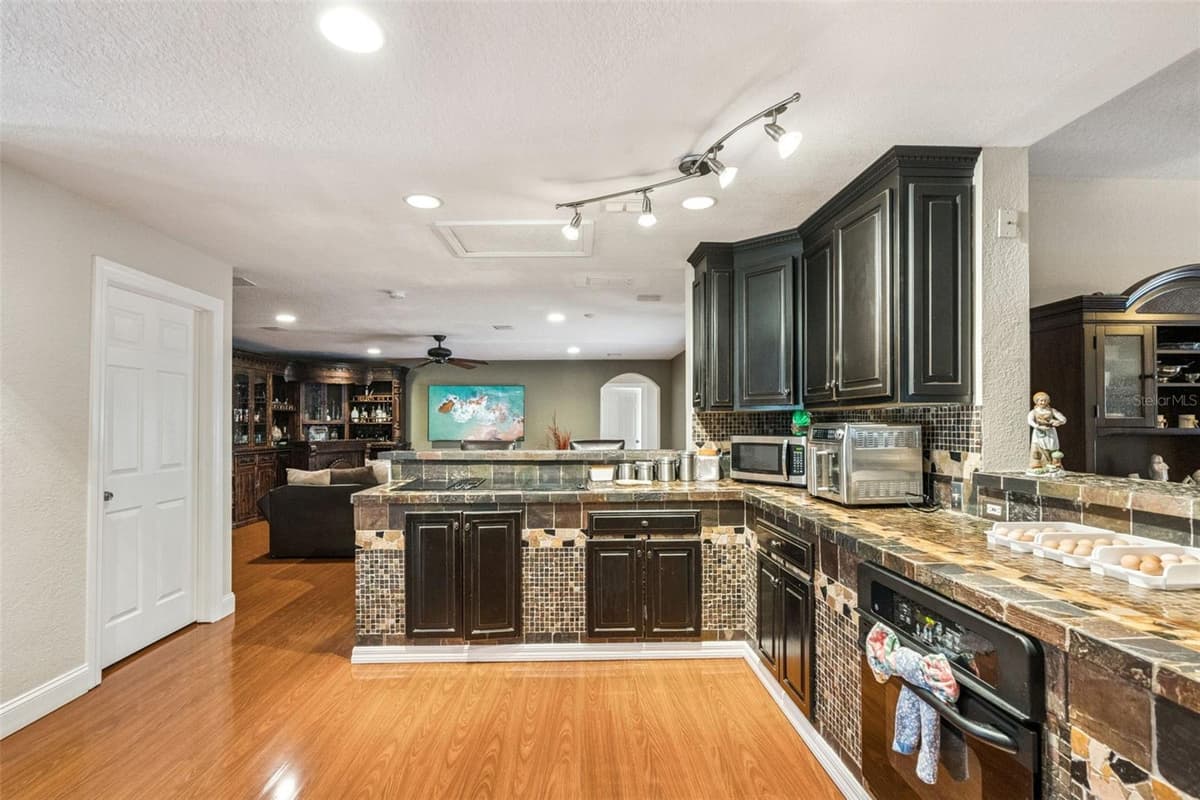 5825 LAKE LIZZIE DRIVE — photo 16 of 72