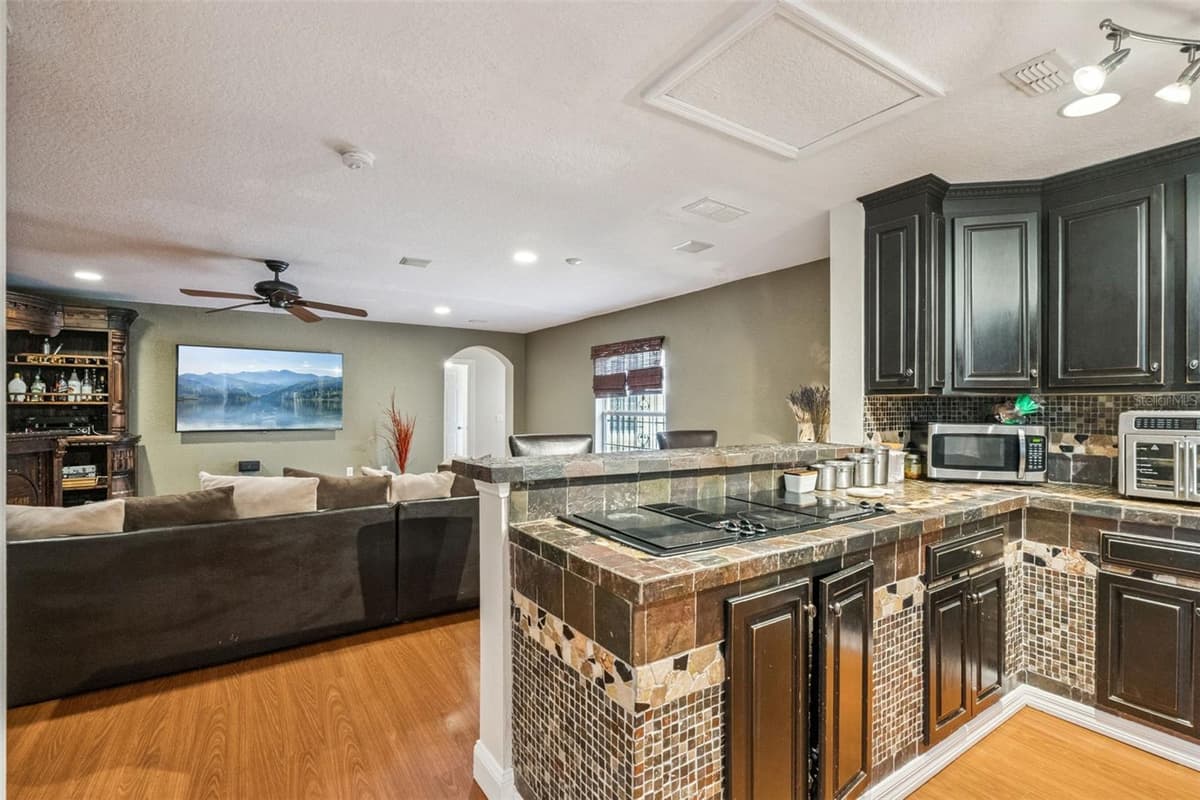 5825 LAKE LIZZIE DRIVE — photo 17 of 72