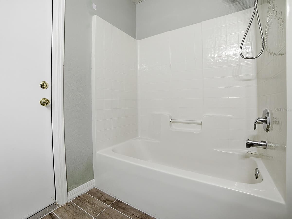 4030 LAKE BLUFF DRIVE — photo 19 of 32