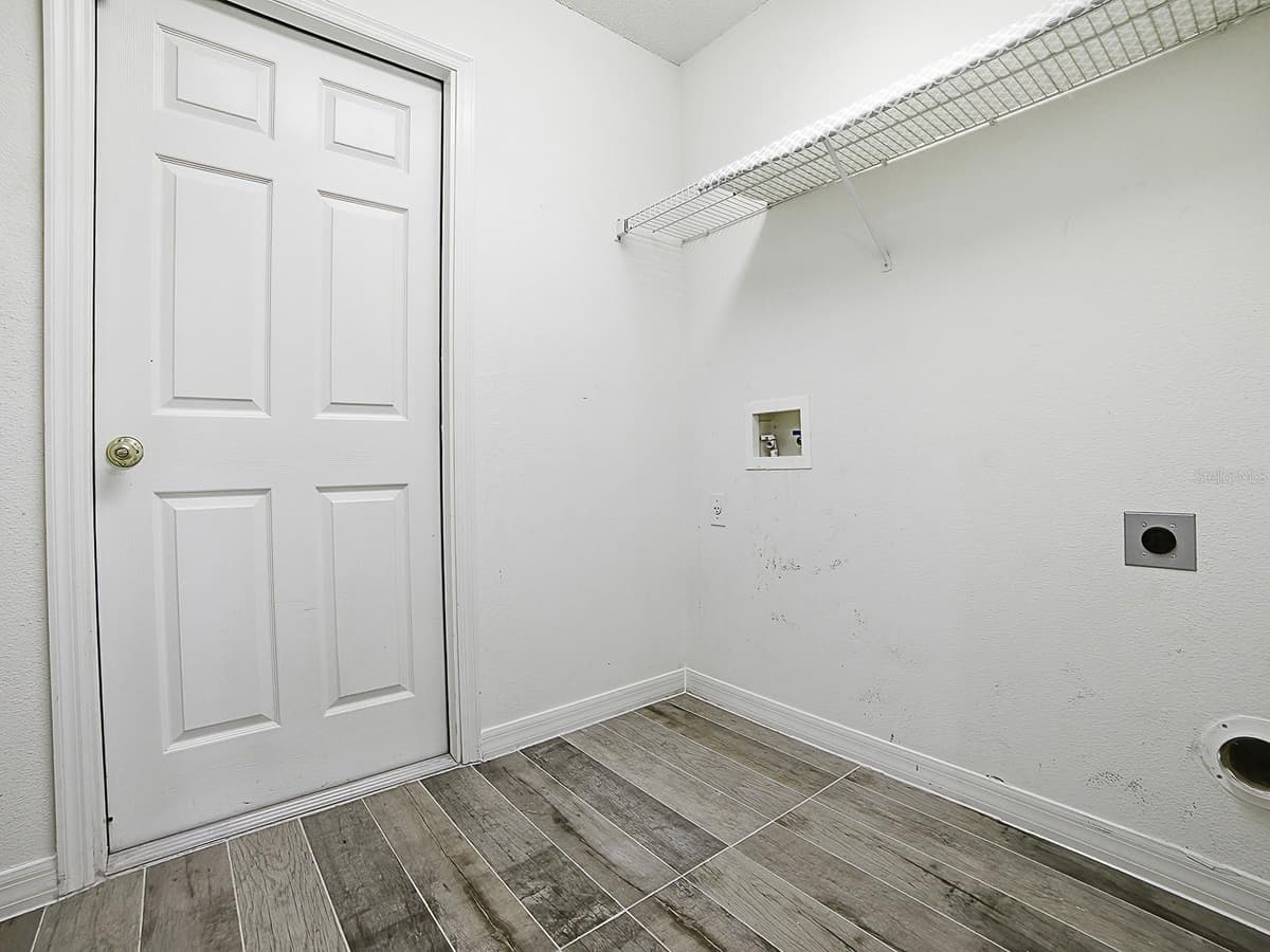 4030 LAKE BLUFF DRIVE — photo 16 of 32
