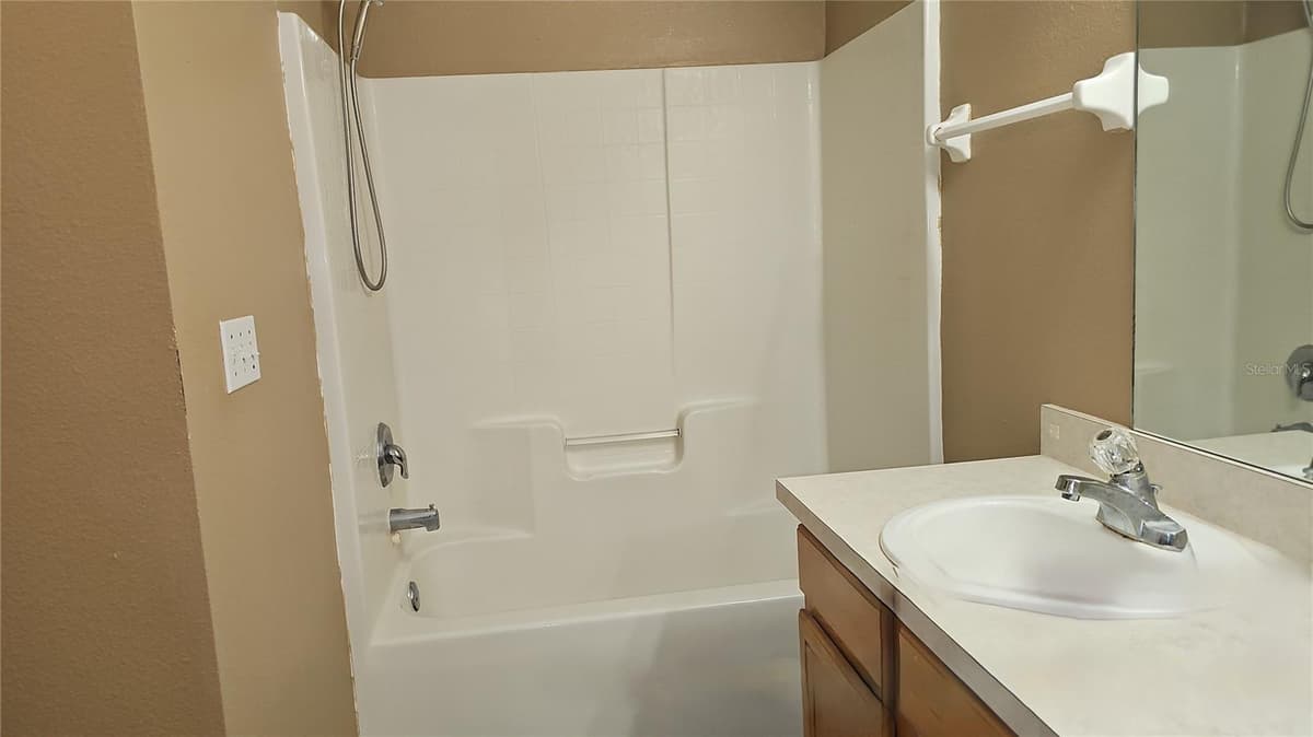 4030 LAKE BLUFF DRIVE — photo 8 of 32