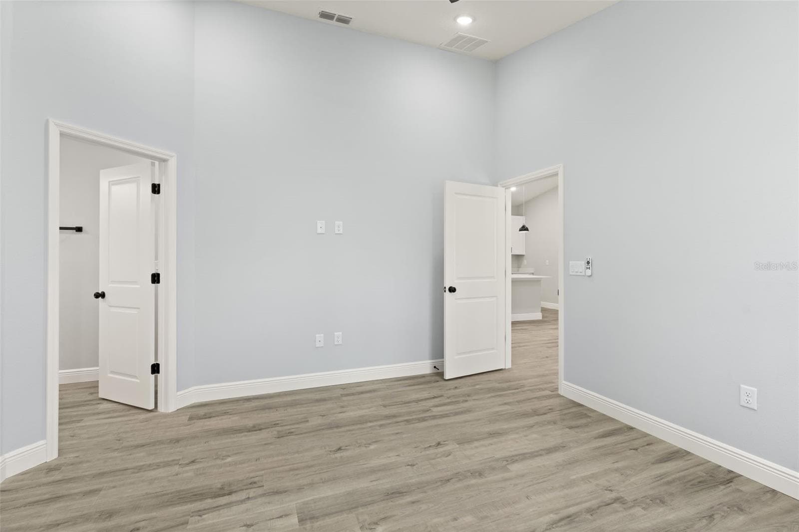 149 HICKORY AVENUE — photo 15 of 26