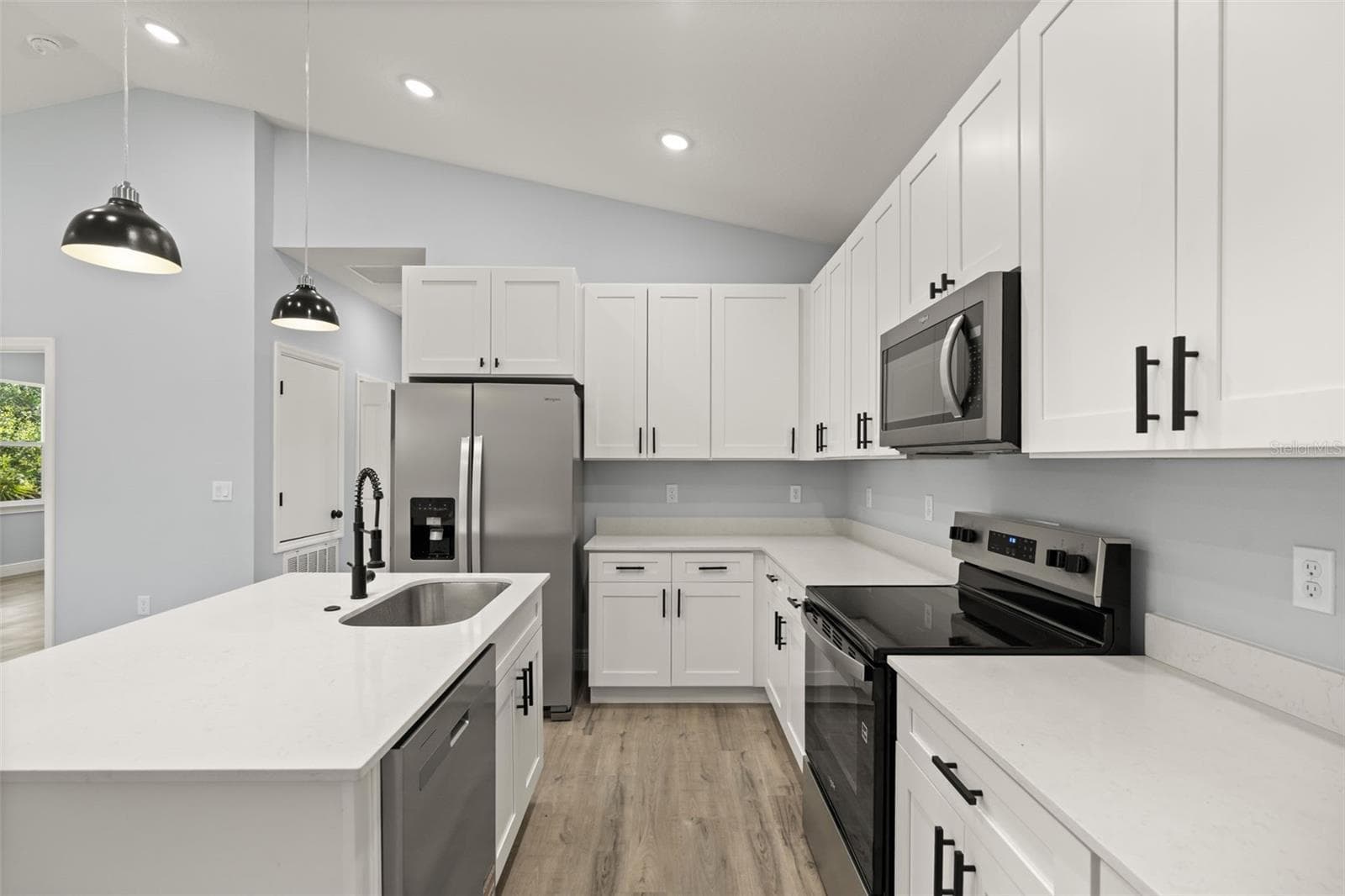149 HICKORY AVENUE — photo 9 of 26