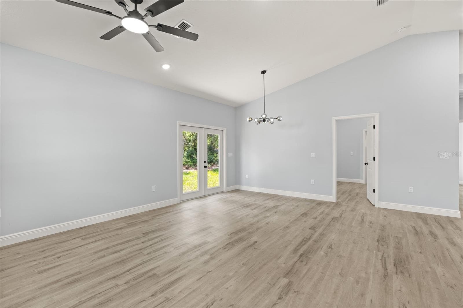 149 HICKORY AVENUE — photo 3 of 26