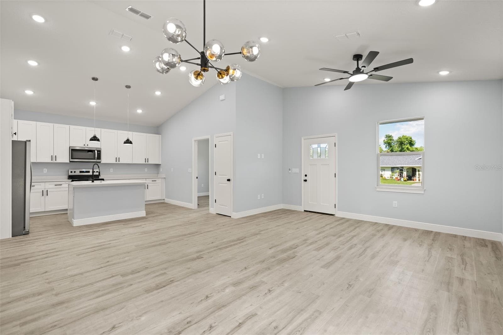 149 HICKORY AVENUE — photo 6 of 26