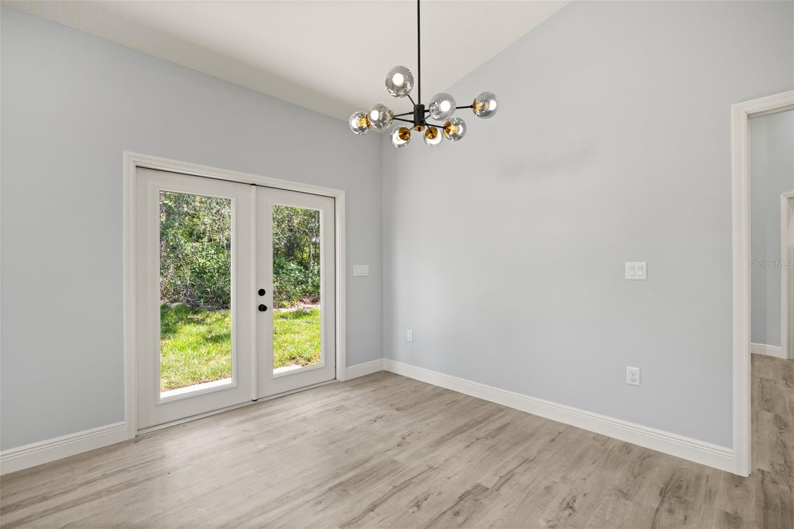 149 HICKORY AVENUE — photo 5 of 26