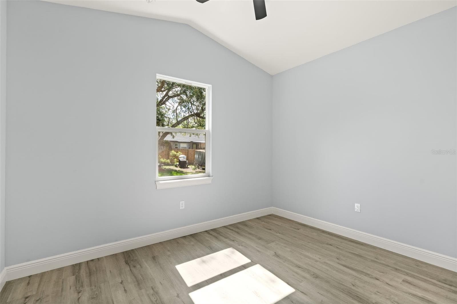 149 HICKORY AVENUE — photo 20 of 26