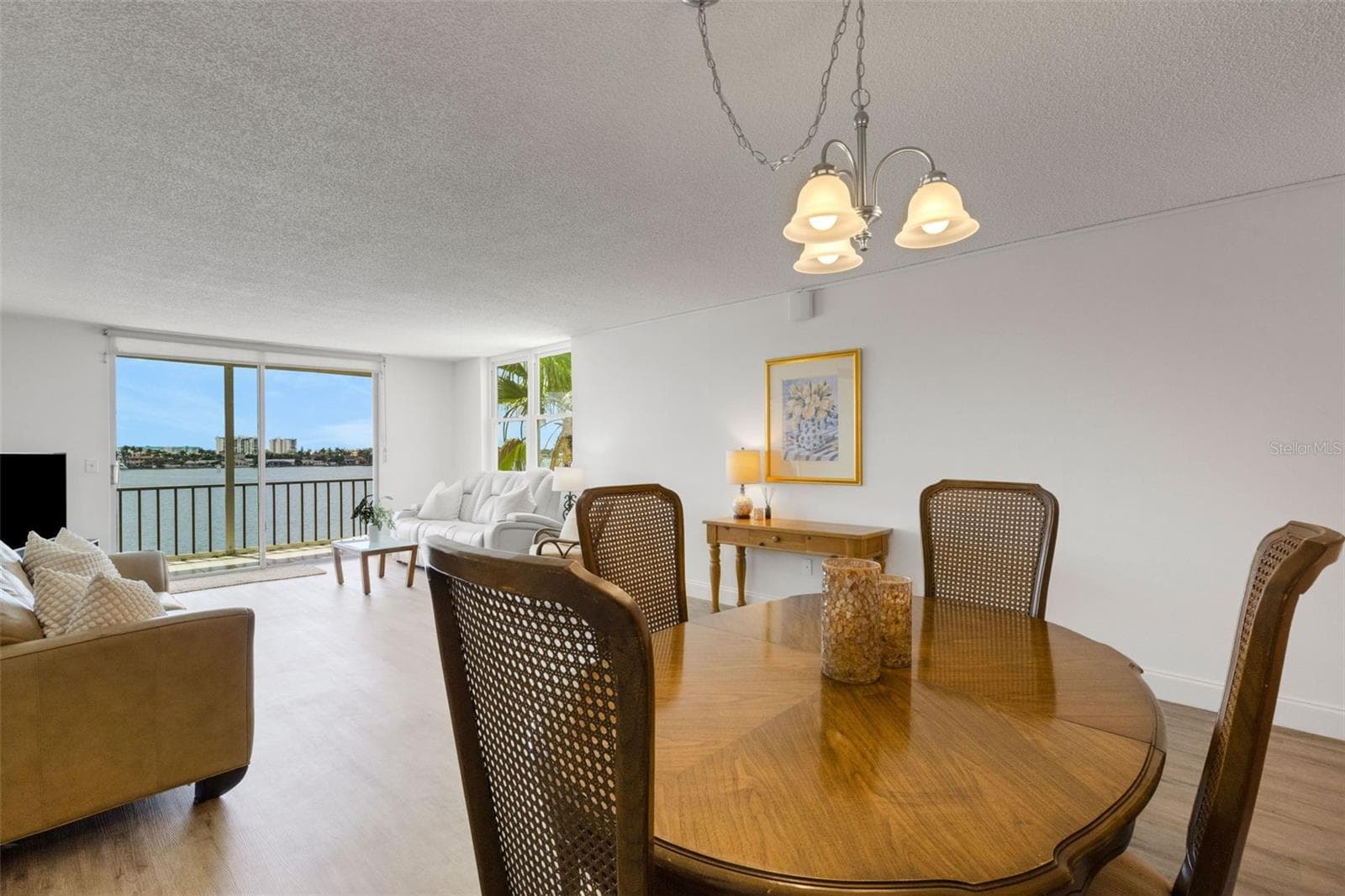 7665 SUN ISLAND DRIVE — photo 5 of 43