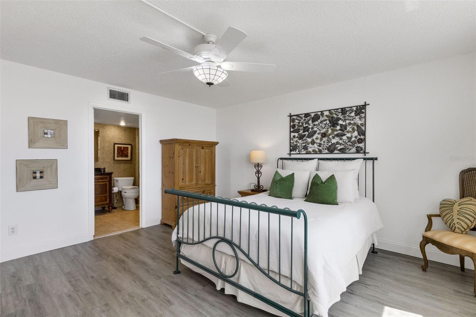 7665 SUN ISLAND DRIVE — photo 19 of 43