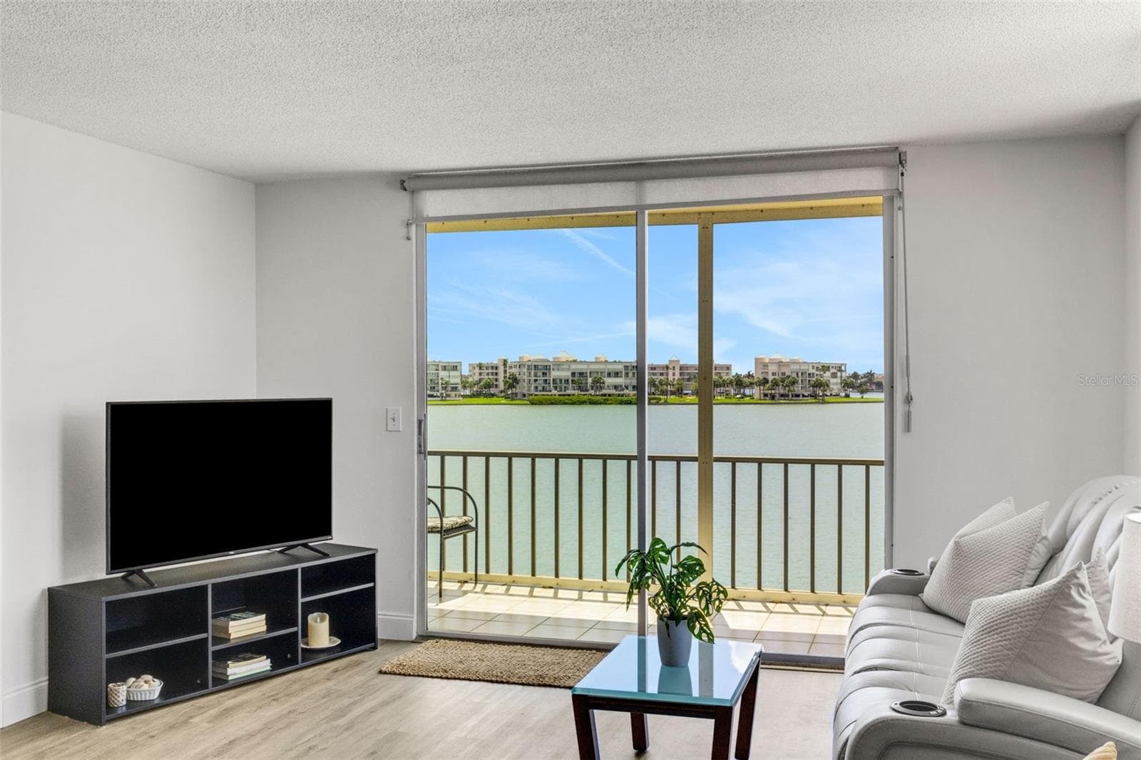 7665 SUN ISLAND DRIVE — photo 8 of 43