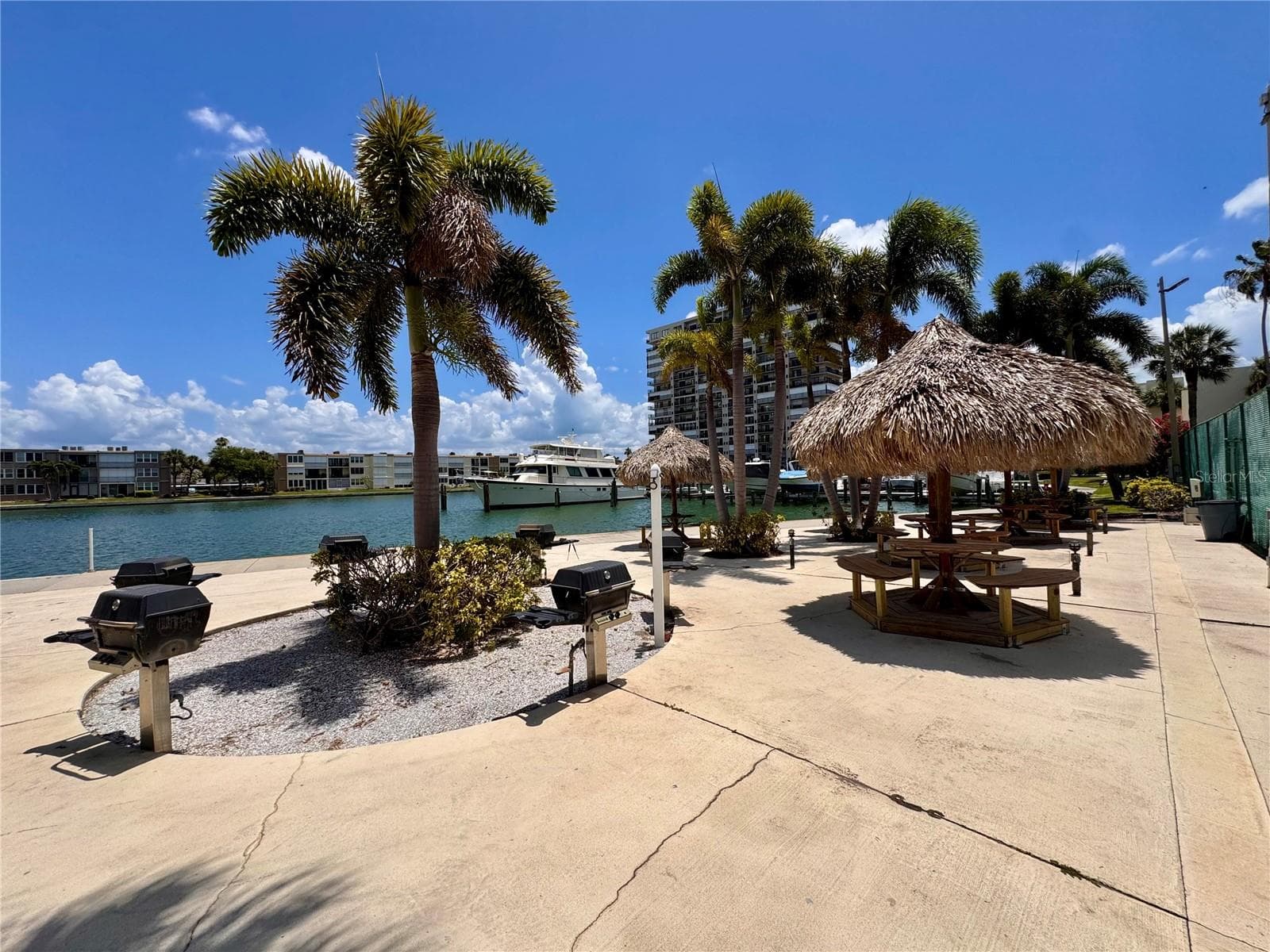 7665 SUN ISLAND DRIVE — photo 41 of 43