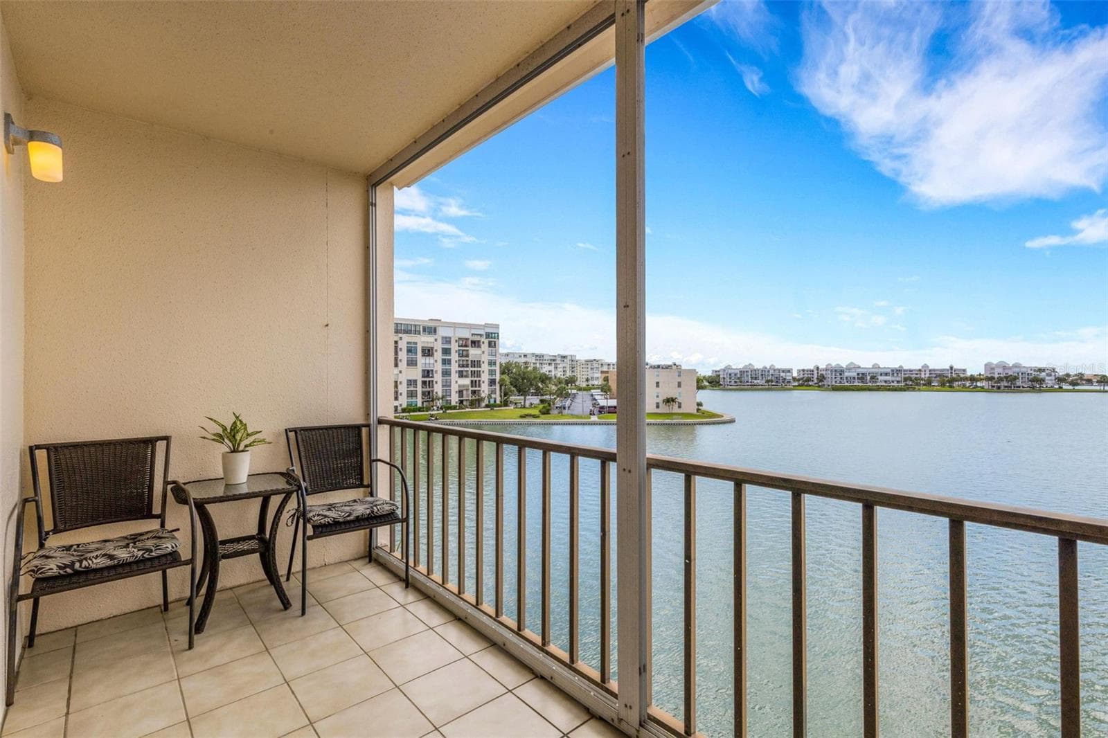 7665 SUN ISLAND DRIVE — photo 13 of 43