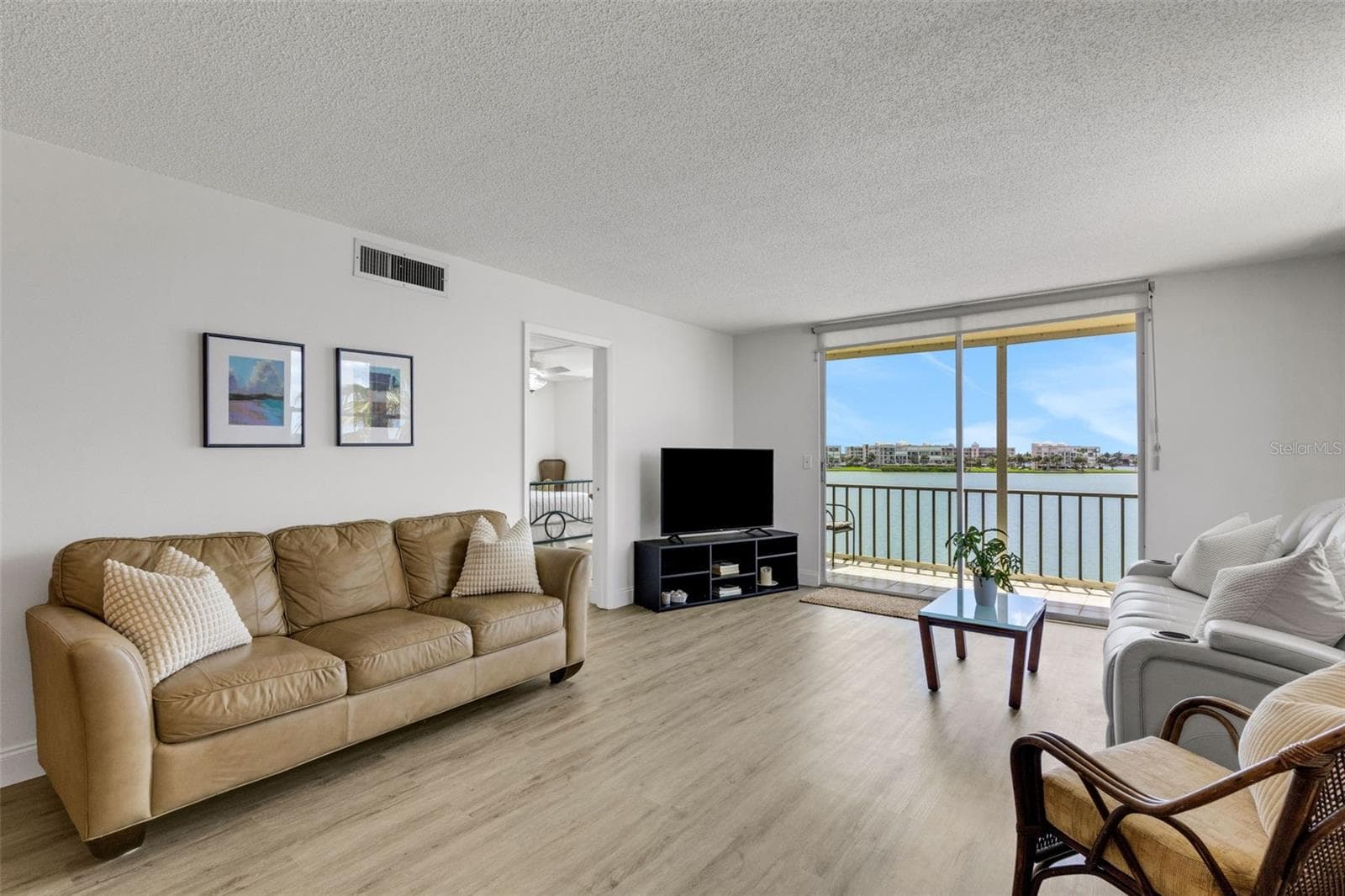 7665 SUN ISLAND DRIVE — photo 7 of 43