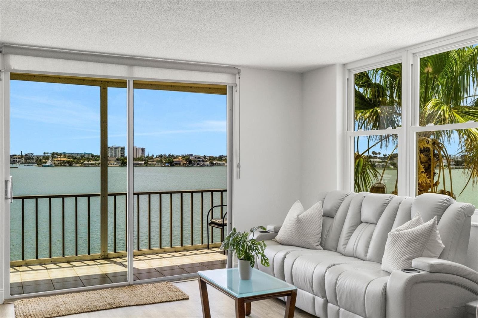 7665 SUN ISLAND DRIVE — photo 9 of 43