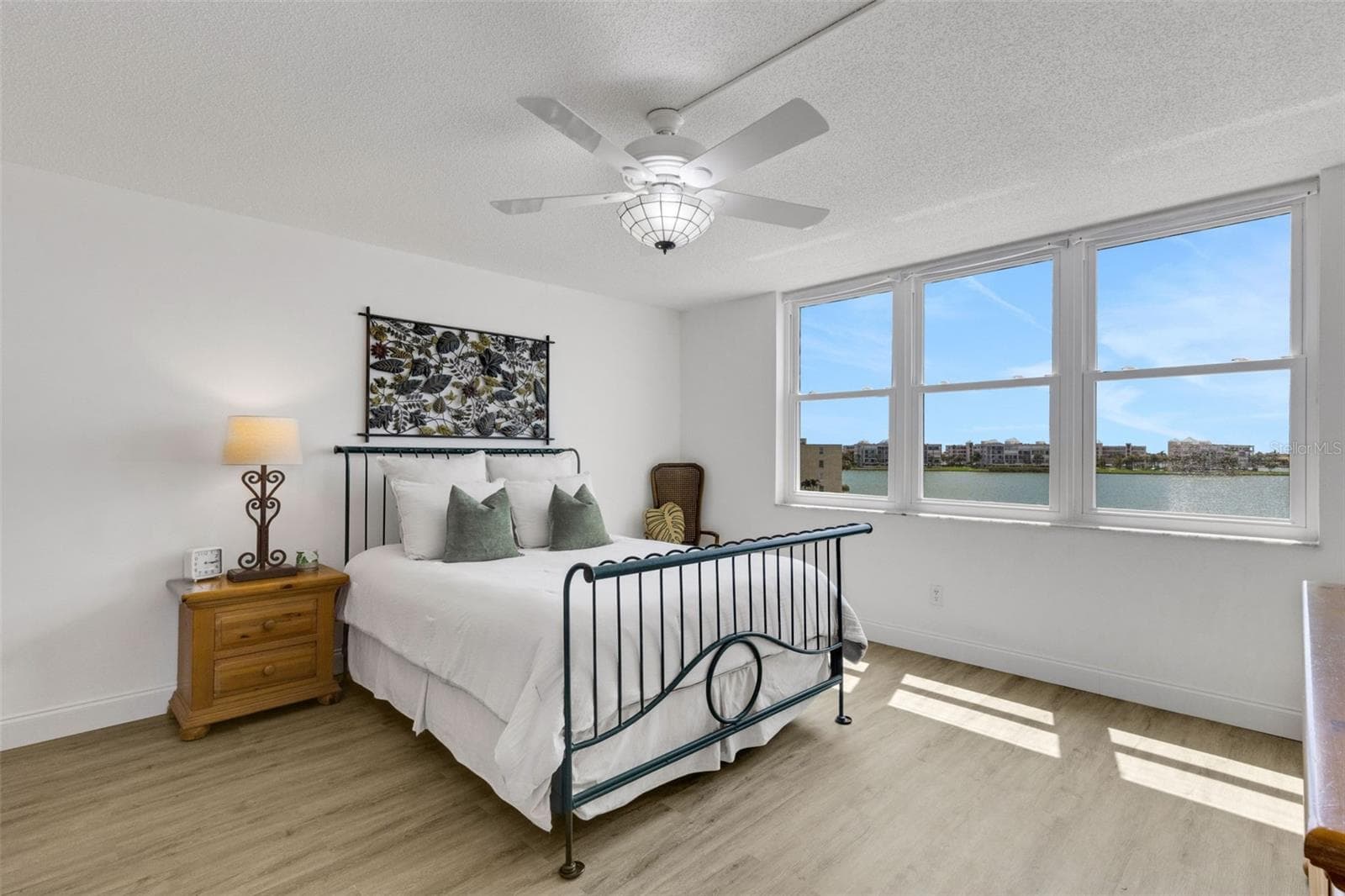7665 SUN ISLAND DRIVE — photo 16 of 43