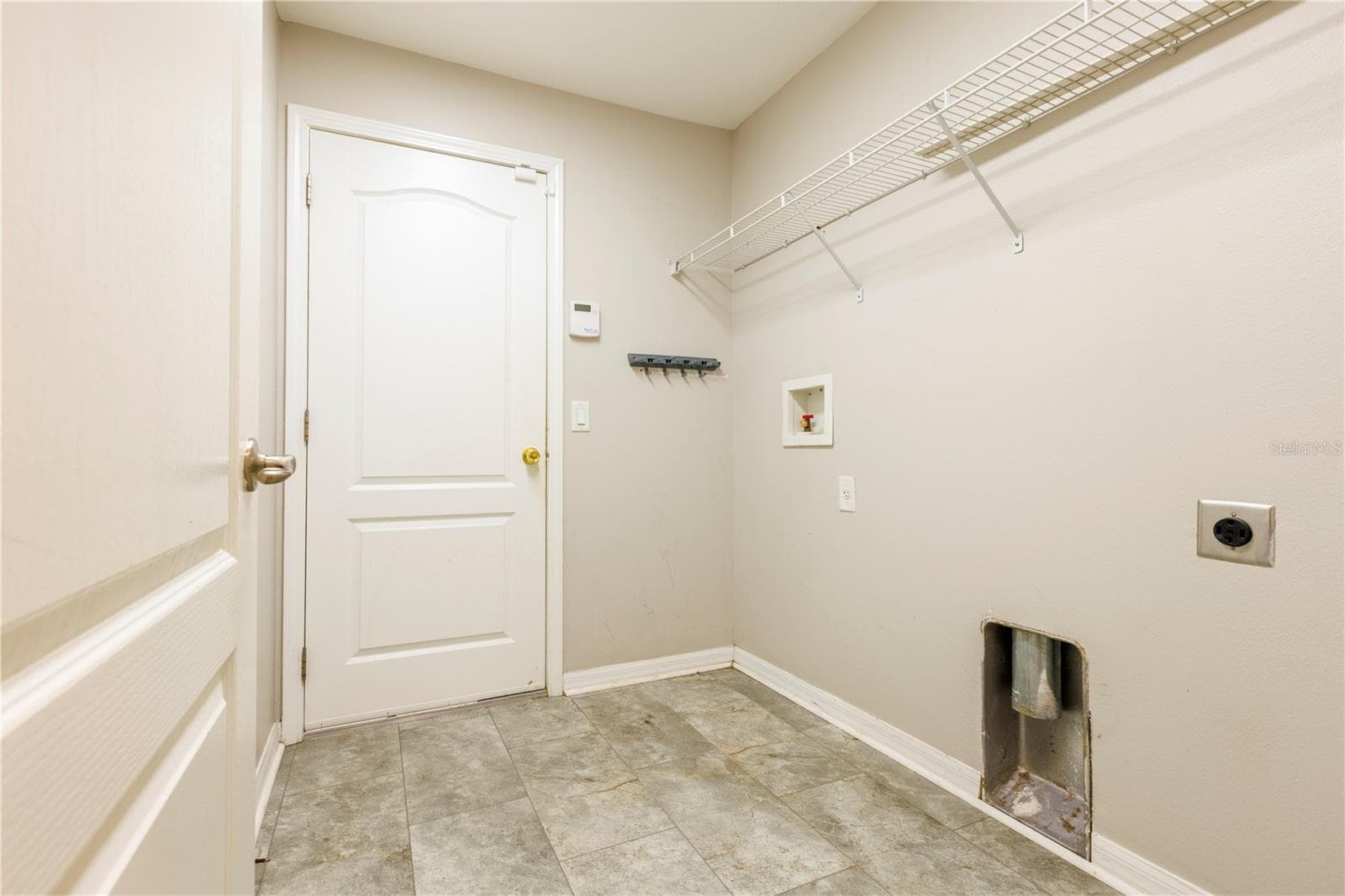 210 SMOKEY HILL AVENUE — photo 16 of 23