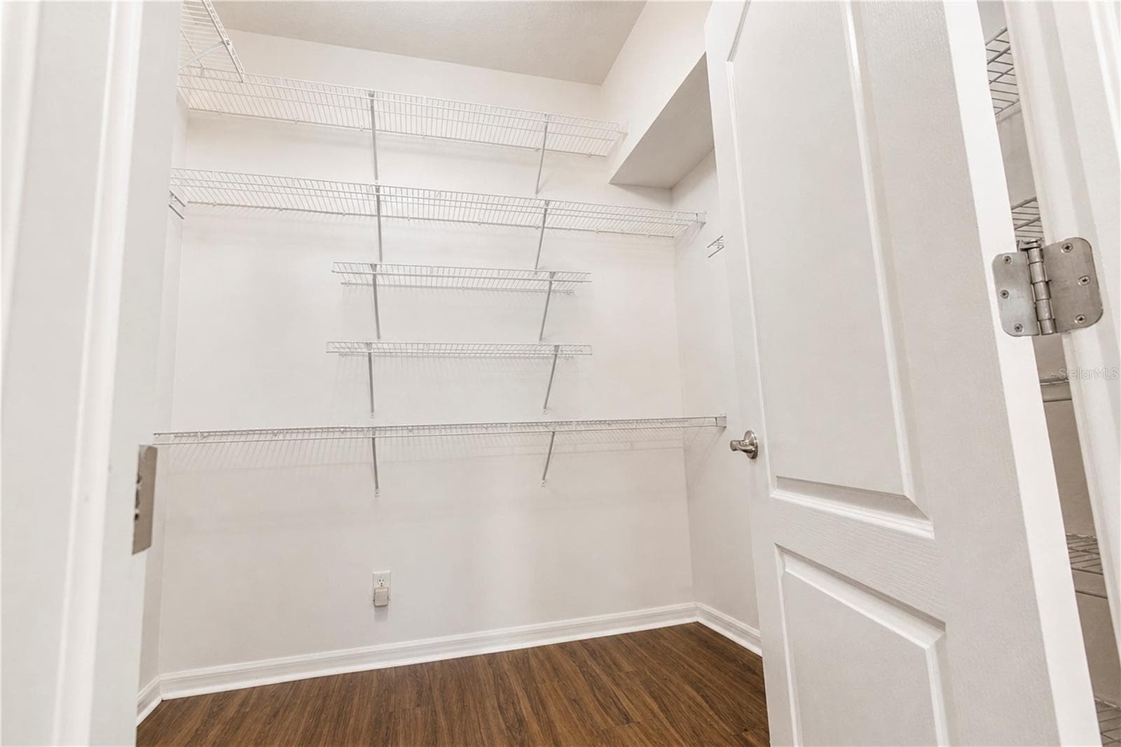 210 SMOKEY HILL AVENUE — photo 11 of 23