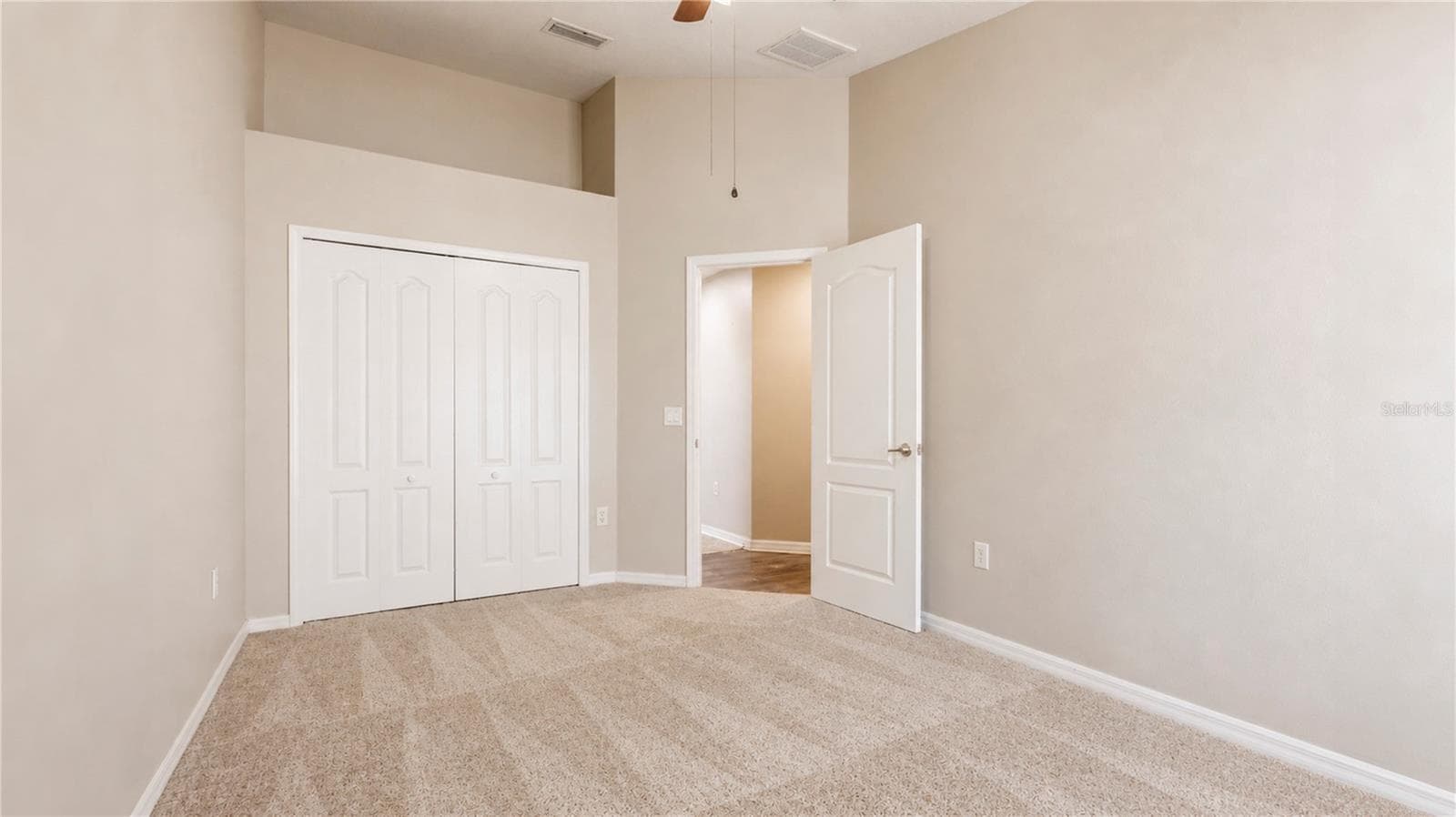210 SMOKEY HILL AVENUE — photo 15 of 23