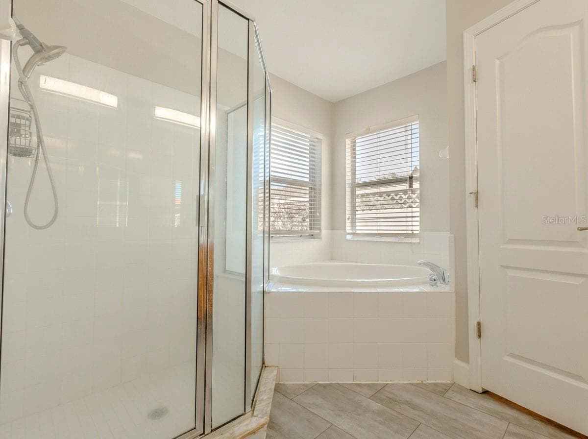 210 SMOKEY HILL AVENUE — photo 12 of 23