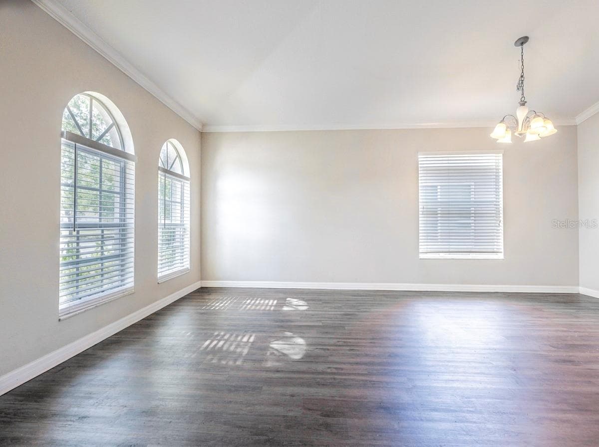 210 SMOKEY HILL AVENUE — photo 4 of 23