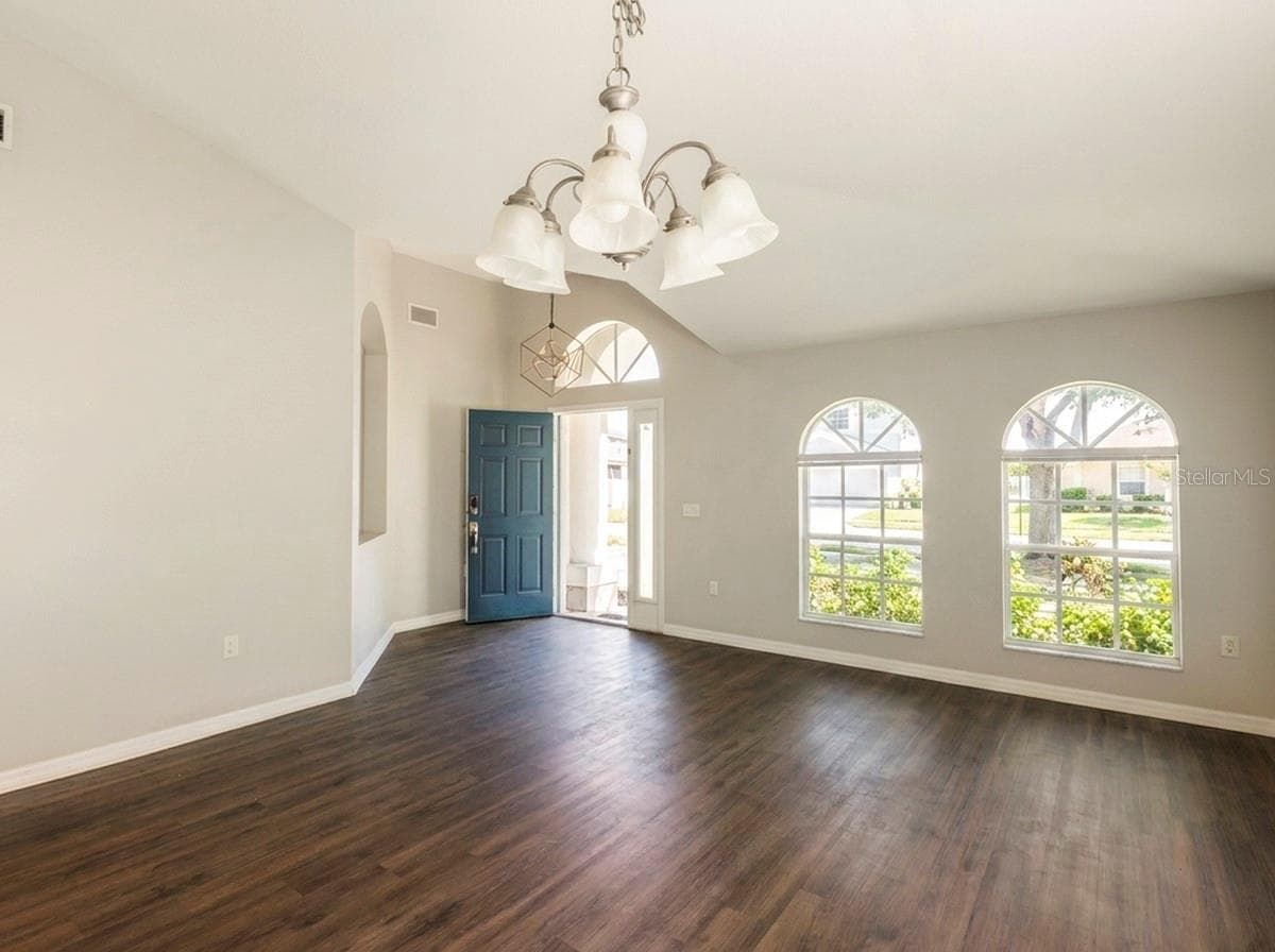 210 SMOKEY HILL AVENUE — photo 3 of 23