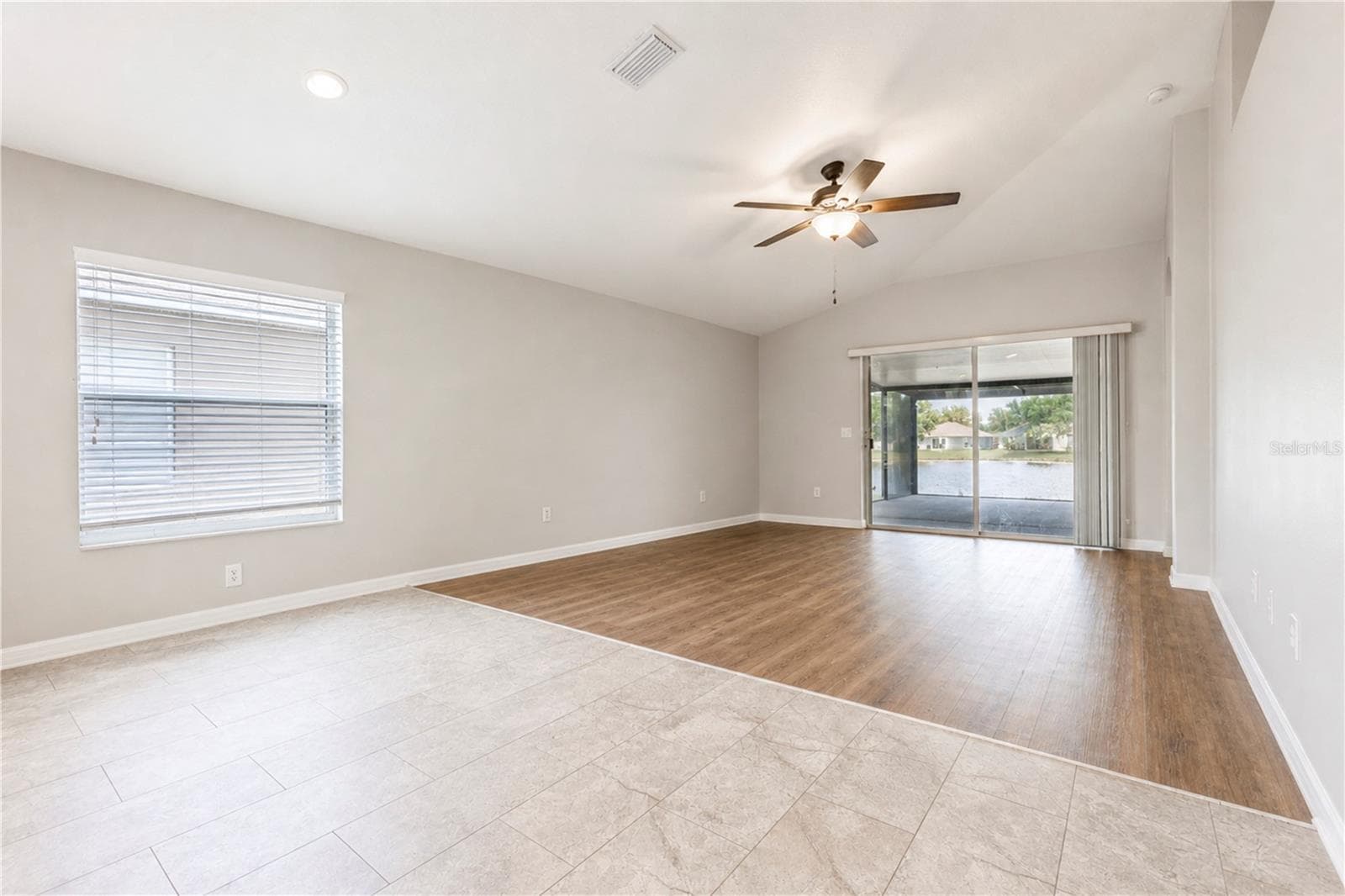 210 SMOKEY HILL AVENUE — photo 5 of 23